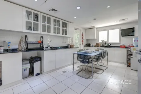 Villa in Meadows, Dubai, UAE 3 bedrooms, 307 sq.m. № 738099 - photo 7