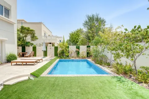 Villa in Meadows, Dubai, UAE 3 bedrooms, 307 sq.m. № 738099 - photo 18