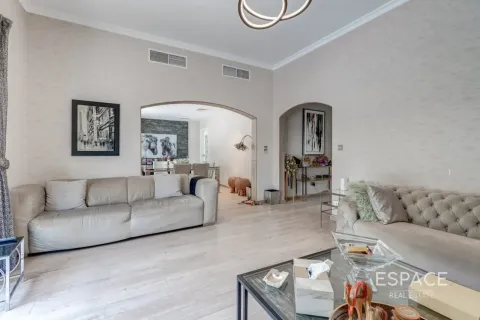 Villa in Meadows, Dubai, UAE 3 bedrooms, 307 sq.m. № 738099 - photo 5