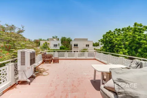 Villa in Meadows, Dubai, UAE 3 bedrooms, 307 sq.m. № 738099 - photo 12