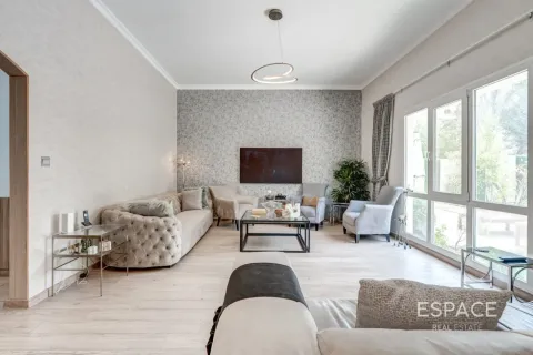Villa in Meadows, Dubai, UAE 3 bedrooms, 307 sq.m. № 738099 - photo 4