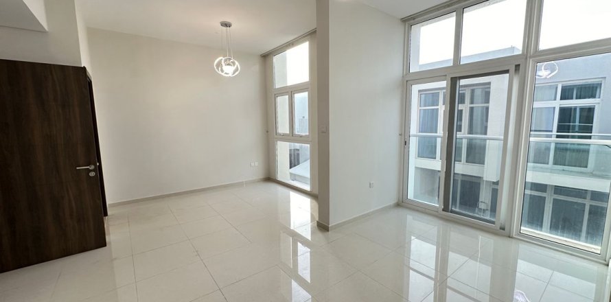 Townhouse in Dubai, UAE 5 bedrooms, 112.2 sq.m. № 708040