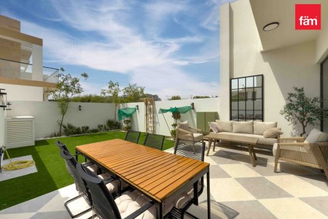 Townhouse in Dubai, UAE 4 bedrooms, 180.2 sq.m. № 635621 - photo 17