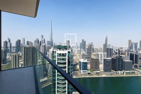 Business Bay, Dubai, UAE의 임대용 아파트 침실 4개, 240.71제곱미터 번호 765510 - 사진 18
