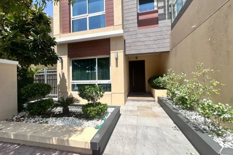 Vila di Al Barsha, Dubai, UAE 4 bilik tidur, 367.25 meter persegi № 748891 - foto 12