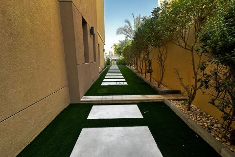 Vila di Al Barsha, Dubai, UAE 4 bilik tidur, 367.25 meter persegi № 748891 - foto 22