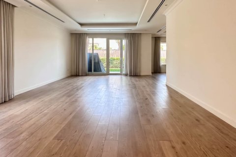 Vila di Al Barsha, Dubai, UAE 4 bilik tidur, 367.25 meter persegi № 748891 - foto 18