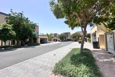 Vila di Al Barsha, Dubai, UAE 4 bilik tidur, 367.25 meter persegi № 748891 - foto 23