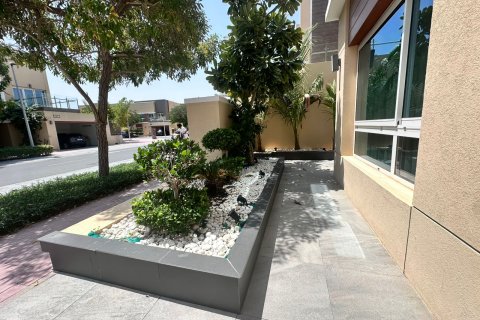 Vila di Al Barsha, Dubai, UAE 4 bilik tidur, 367.25 meter persegi № 748891 - foto 11