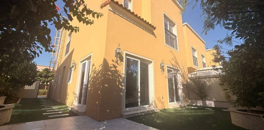 Villa itt: Dubai, EAE, 4 hálószoba, 240.7 m², azonosító: 678312