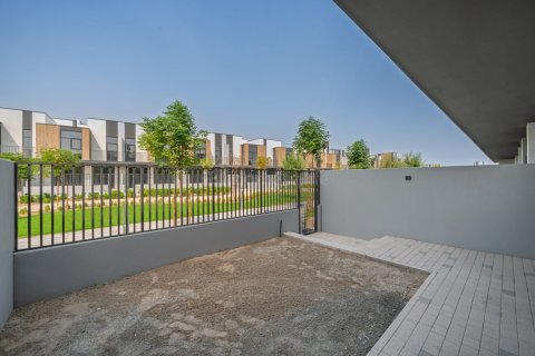 Vilë në Mudon, Dubai, Emiratet e Bashkuara Arabe 3 dhoma gjumi, 174 m2. № 678861