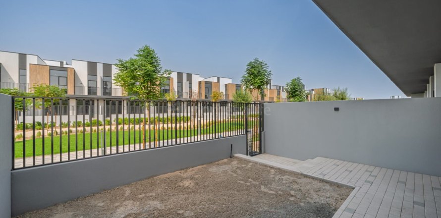 Вилла в Мудон, Дубай, ОАЭ 3 спальни, 174м2 № 678861