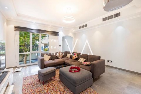 Vila di Greens, Dubai, UAE 4 bilik tidur, 777.48 meter persegi № 637644 - foto 19