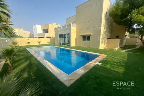 Villa in Meadows, Dubai, UAE 4 bedrooms, 390 sq.m. № 650135 - photo 1