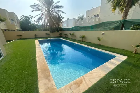 Villa in Meadows, Dubai, UAE 4 bedrooms, 390 sq.m. № 650135 - photo 18
