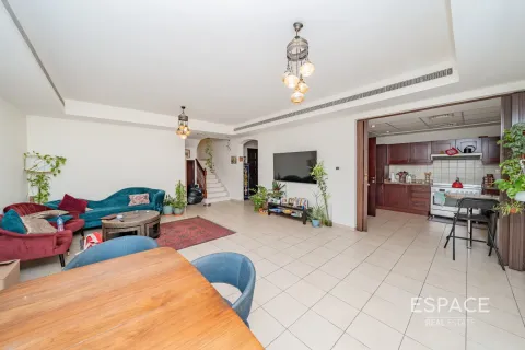 Villa in Arabian Ranches, Dubai, UAE 3 bedrooms, 228 sq.m. № 650138 - photo 2