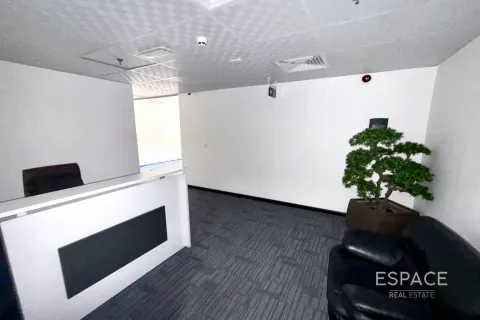 Office in Jumeirah Lake Towers, Dubai, UAE 133 sq.m. № 650139 - photo 7