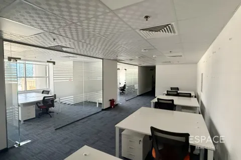 Office in Jumeirah Lake Towers, Dubai, UAE 133 sq.m. № 650139 - photo 1