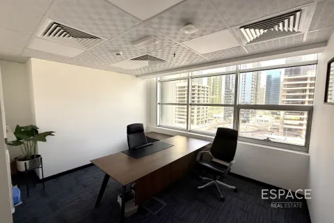 Office in Jumeirah Lake Towers, Dubai, UAE 133 sq.m. № 650139 - photo 3