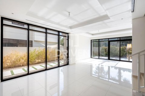 Villa en venta en DAMAC Hills (Akoya by DAMAC), Dubai, EAU 3 dormitorios, 251 m2 № 653014 - foto 1