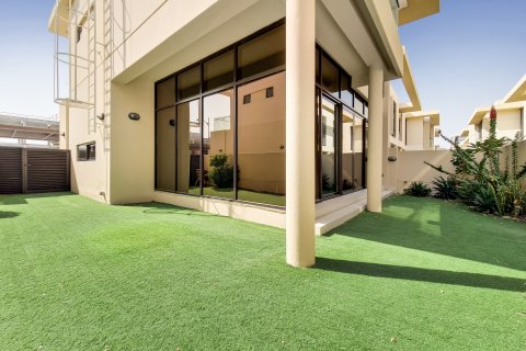 Adosado en DAMAC Hills (Akoya by DAMAC), Dubai, EAU 3 dormitorios, 191.76 m² № 762776