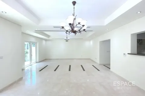 Kamienica na sprzedaż w Al Furjan, Dubai, ZEA 3 sypialnie, 301 mkw., nr 649686 - zdjęcie 2