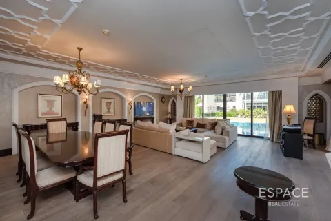 Villa till försäljning i Palm Jumeirah, Dubai, UAE 4 sovrum, 581 kvm Nr. 649687 - fotografi 4