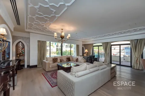 Villa till försäljning i Palm Jumeirah, Dubai, UAE 4 sovrum, 581 kvm Nr. 649687 - fotografi 3