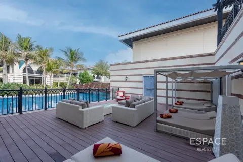 Villa till försäljning i Palm Jumeirah, Dubai, UAE 4 sovrum, 581 kvm Nr. 649687 - fotografi 15