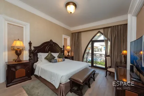Villa till försäljning i Palm Jumeirah, Dubai, UAE 4 sovrum, 581 kvm Nr. 649687 - fotografi 7