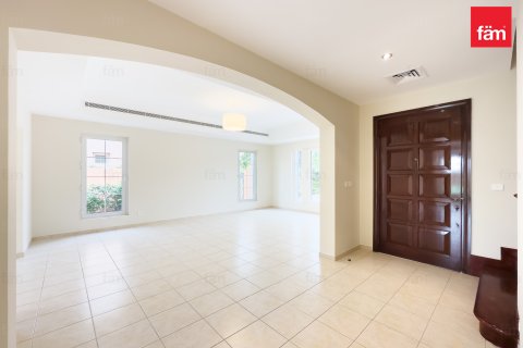 Villa en alquiler en Dubai, EAU 4 dormitorios, 954.8 m2 № 705891 - foto 2