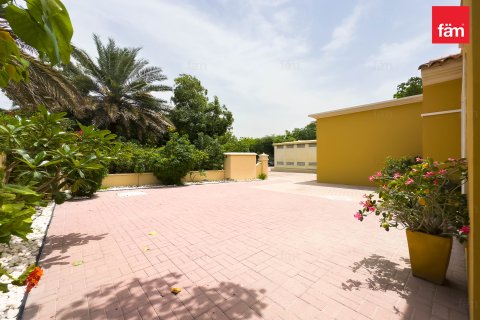 Villa en alquiler en Dubai, EAU 4 dormitorios, 954.8 m2 № 705891 - foto 23