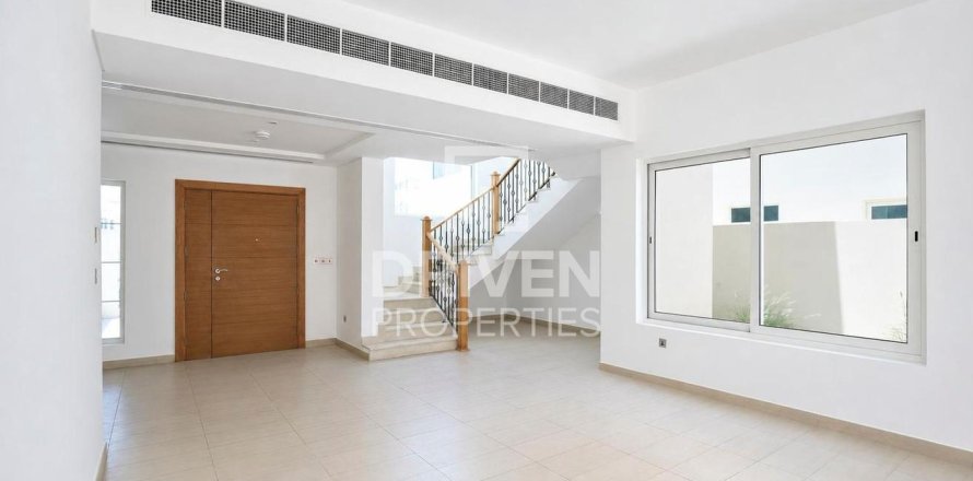 Вилла Jumeirah Park, Дубай, БАӘ-да 3 жатын бөлмелер, 535.96 м² № 756997