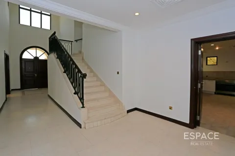 Villa te koop in Palm Jumeirah, Dubai, VAE 4 slaapkamers, 465 vr.m., nr 649696 - foto 3