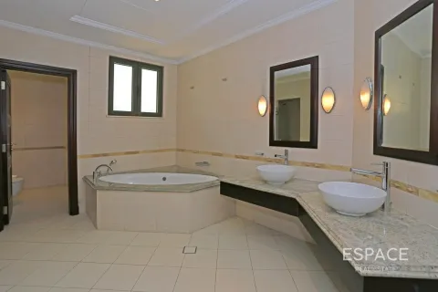Villa te koop in Palm Jumeirah, Dubai, VAE 4 slaapkamers, 465 vr.m., nr 649696 - foto 8