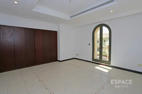 Villa te koop in Palm Jumeirah, Dubai, VAE 4 slaapkamers, 465 vr.m., nr 649696 - foto 7