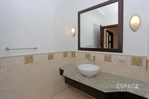 Villa te koop in Palm Jumeirah, Dubai, VAE 4 slaapkamers, 465 vr.m., nr 649696 - foto 9