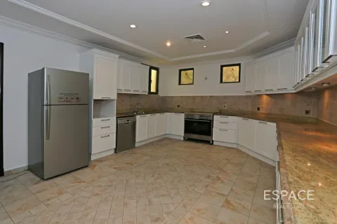 Villa te koop in Palm Jumeirah, Dubai, VAE 4 slaapkamers, 465 vr.m., nr 649696 - foto 4