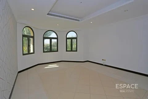 Villa te koop in Palm Jumeirah, Dubai, VAE 4 slaapkamers, 465 vr.m., nr 649696 - foto 5
