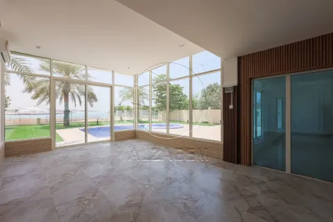 Vila v Marina Village, Abu Dhabi, SAE 4 spálne, 1772 m2 č. 663023 - Fotografia 5