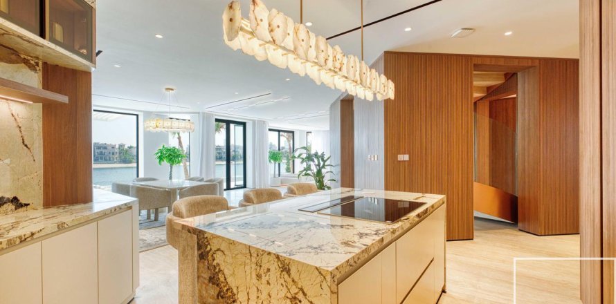 Villa in Palm Jumeirah, Dubai, UAE 5 bedrooms, 657.85 sq.m. № 747586
