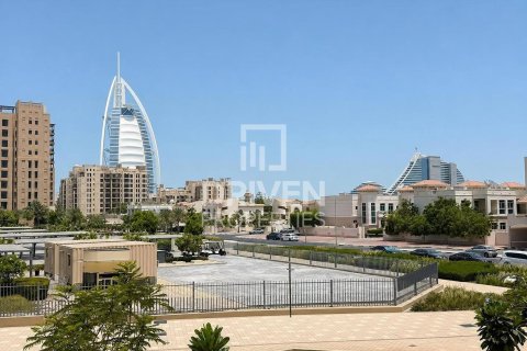 Apartament în Umm Suqeim, Dubai, EAU 2 dormitoare, 121.7 mp. №754198