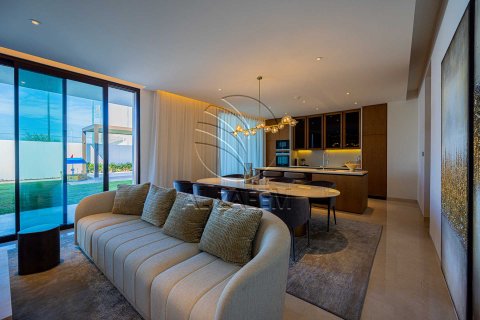 Villa til salg i Abu Dhabi, UAE 5 soveværelser, 792 kvm № 700621 - foto 3
