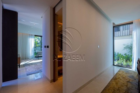 Villa til salg i Abu Dhabi, UAE 5 soveværelser, 792 kvm № 700621 - foto 8