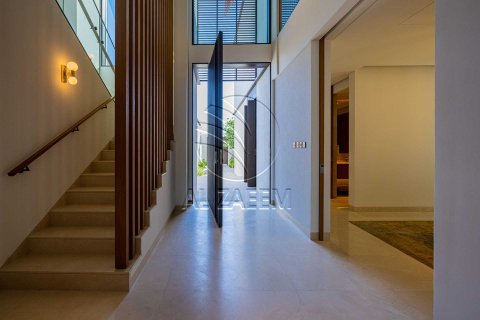 Villa til salg i Abu Dhabi, UAE 5 soveværelser, 792 kvm № 700621 - foto 7