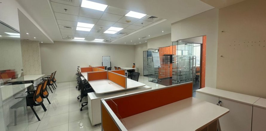 Kantoor in Dubai, VAE 117.7 vr.m. nr 711500