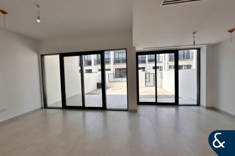 Снять в аренду виллу в Town Square, Дубай, ОАЭ 3 спальни, 197м2, № 668291 - фото 4