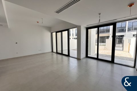 Снять в аренду виллу в Town Square, Дубай, ОАЭ 3 спальни, 197м2, № 668291 - фото 2