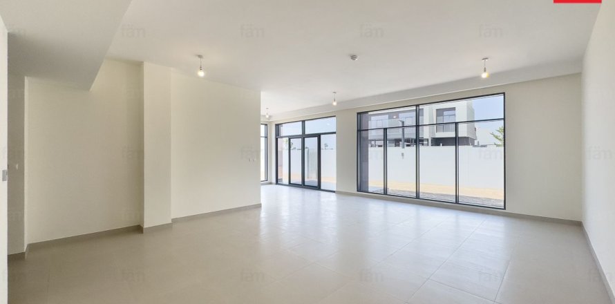 Dubai, UAE의 빌라 침실 5개, 372.4제곱미터 번호 668946