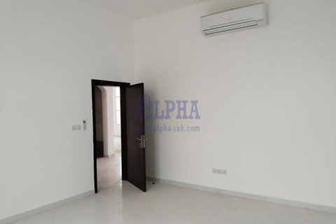 Vilë në Al Riffa, Ras Al Khaimah, Emiratet e Bashkuara Arabe 5 dhoma gjumi, 400.9 m2. № 720591 - Foto 16